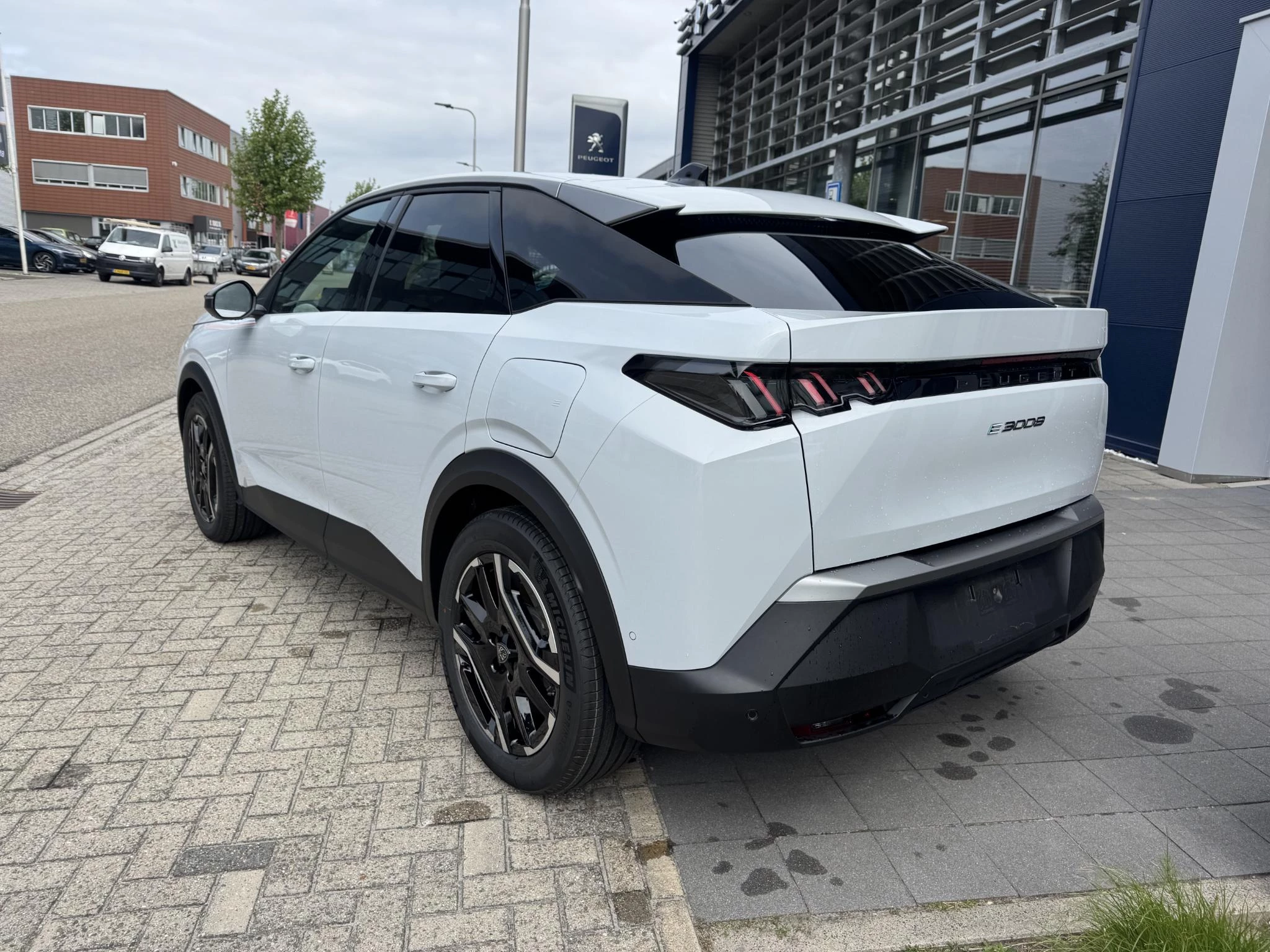 Peugeot e-3008 Allure Avantage 210 73 kWh