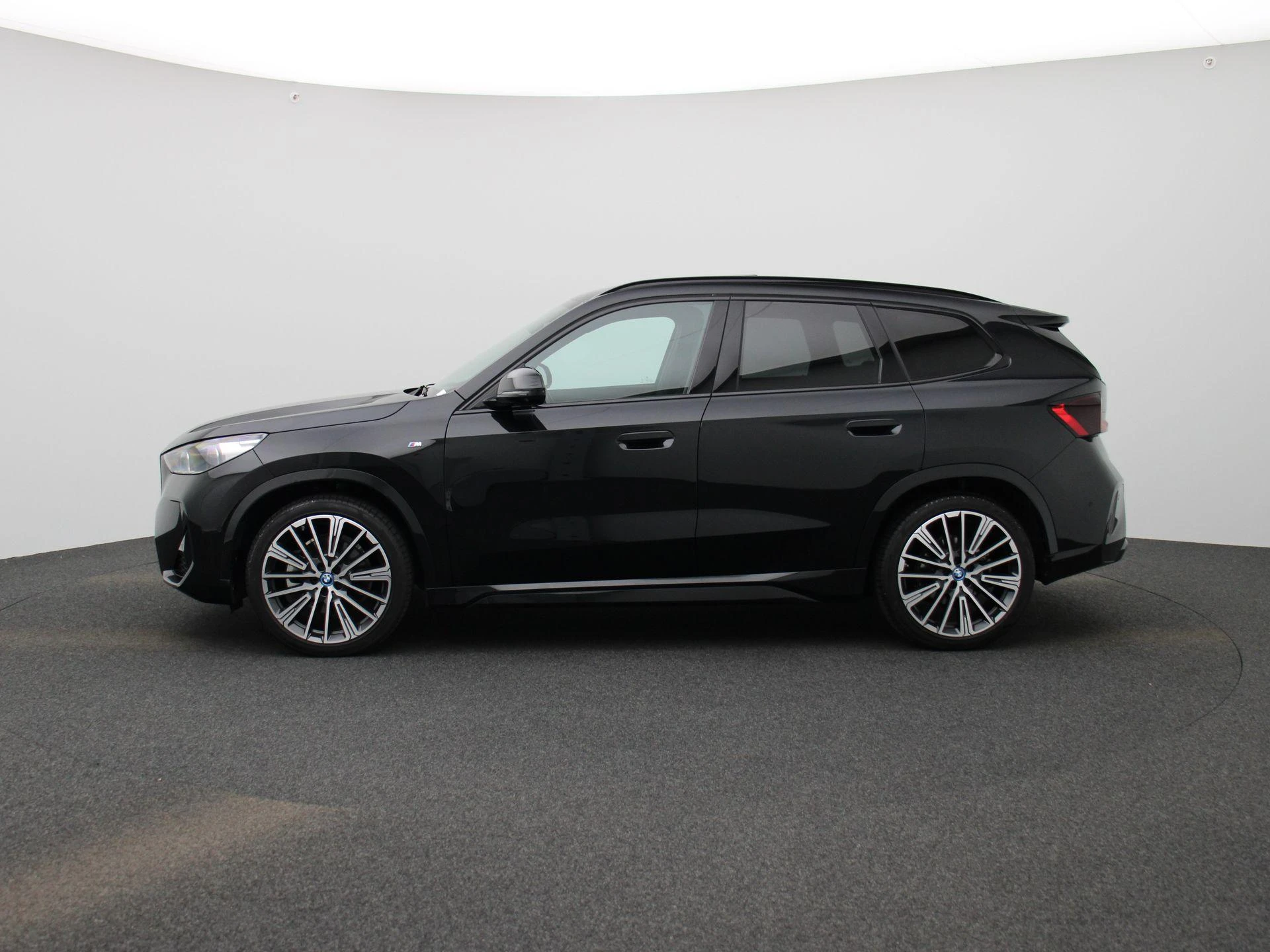 BMW-iX1-image-3