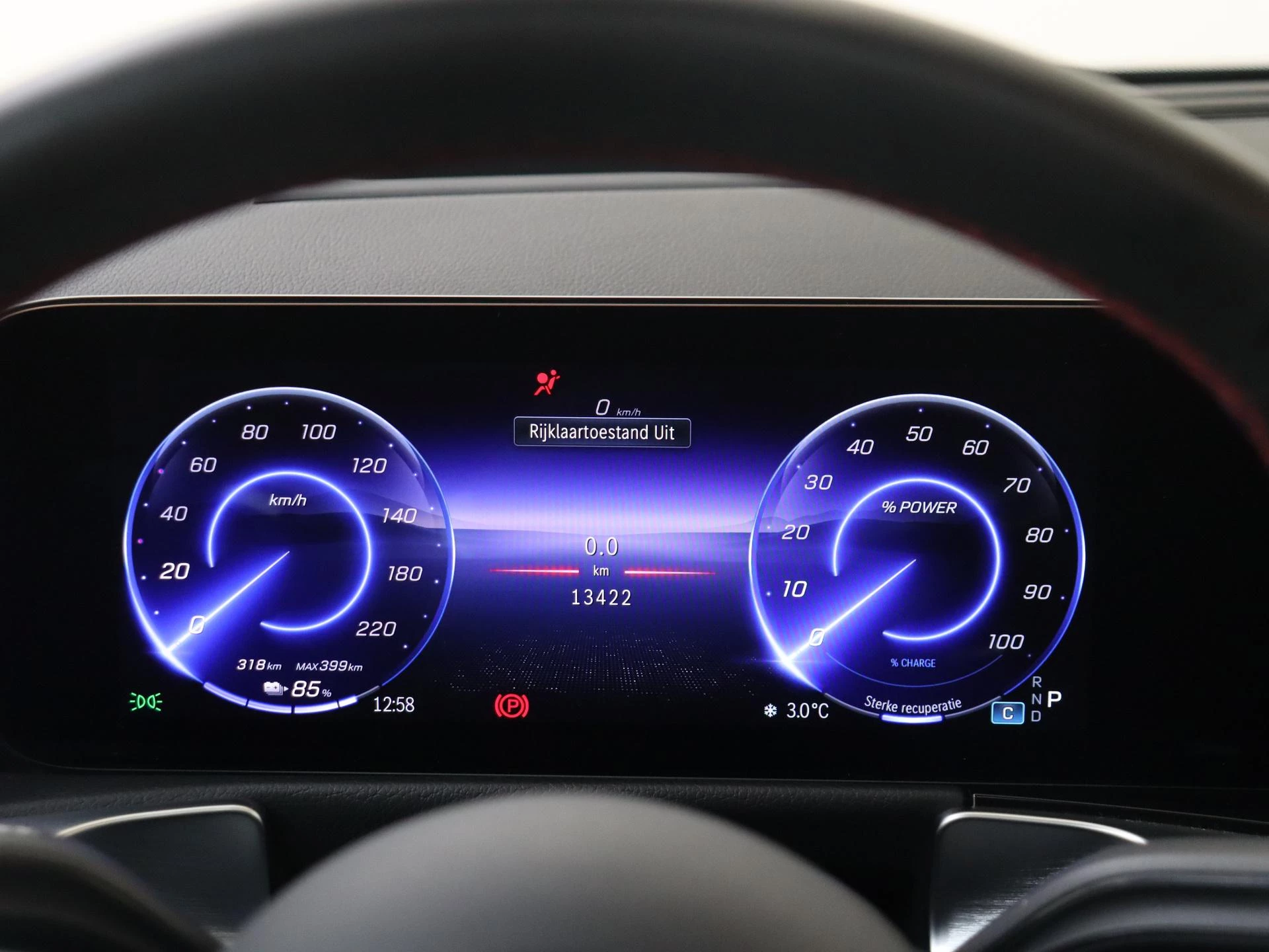 Mercedes-Benz-EQB-image-14