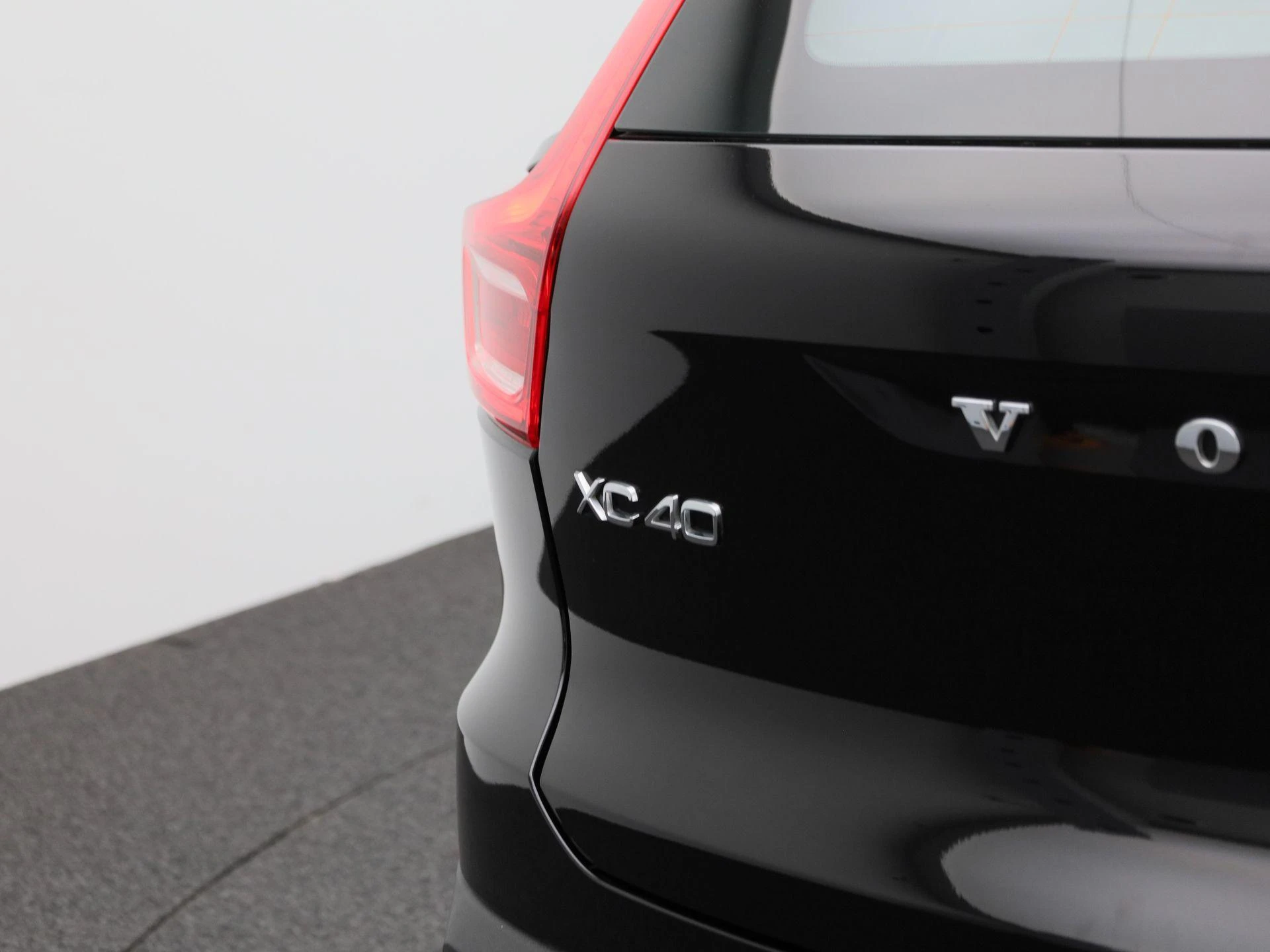 Volvo-EX40-image-35