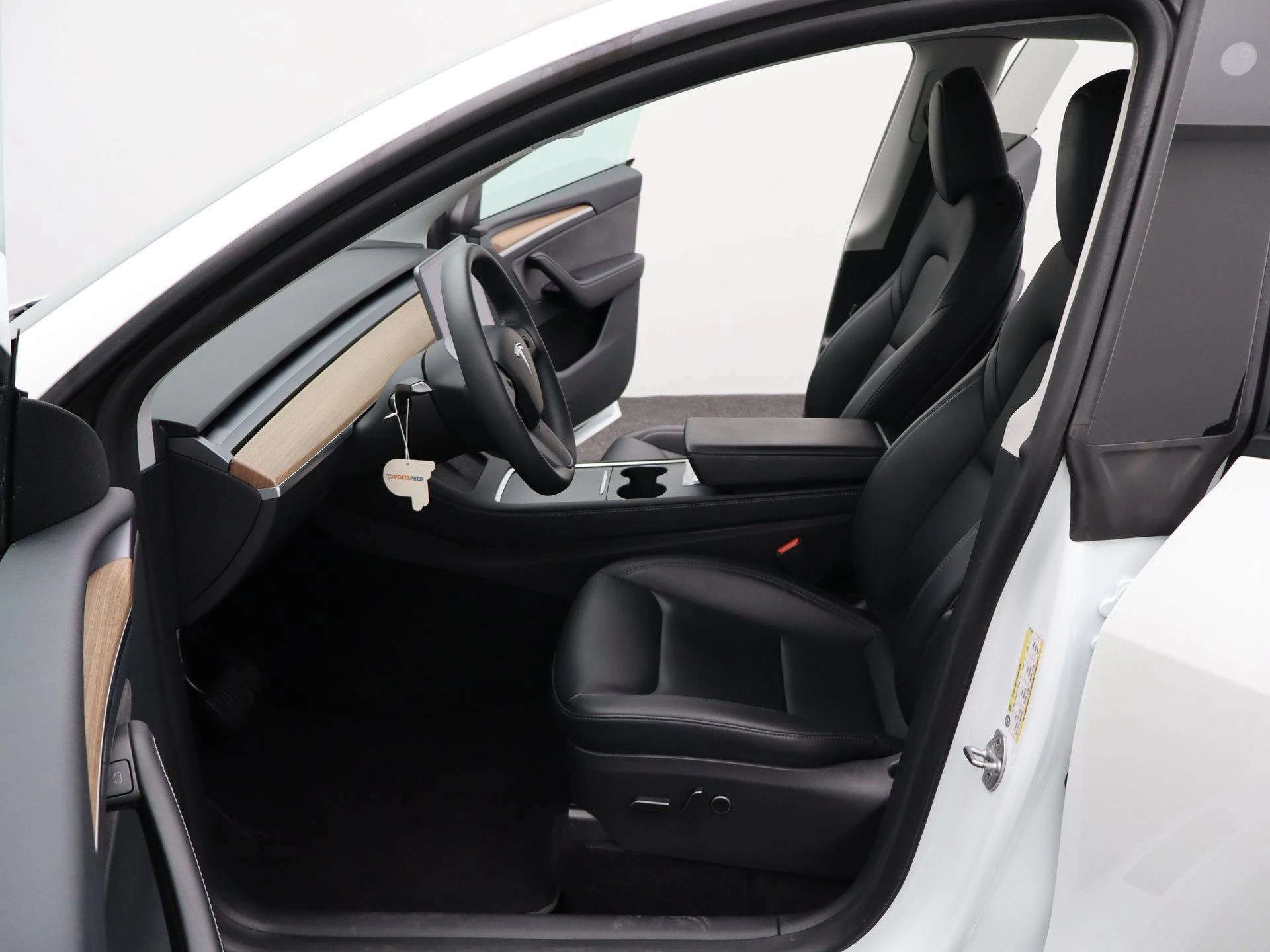Tesla-Model Y-image-19