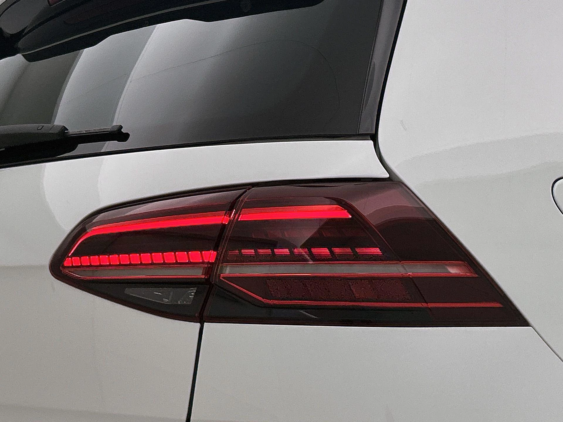 Volkswagen-Golf-image-28