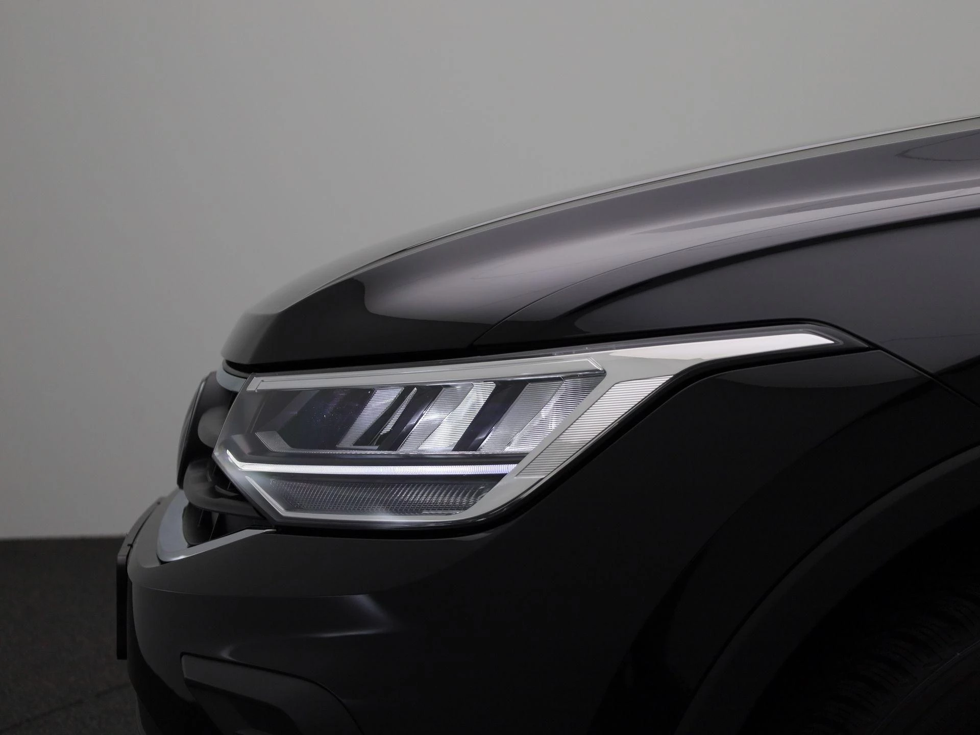 Volkswagen-Tiguan-image-15
