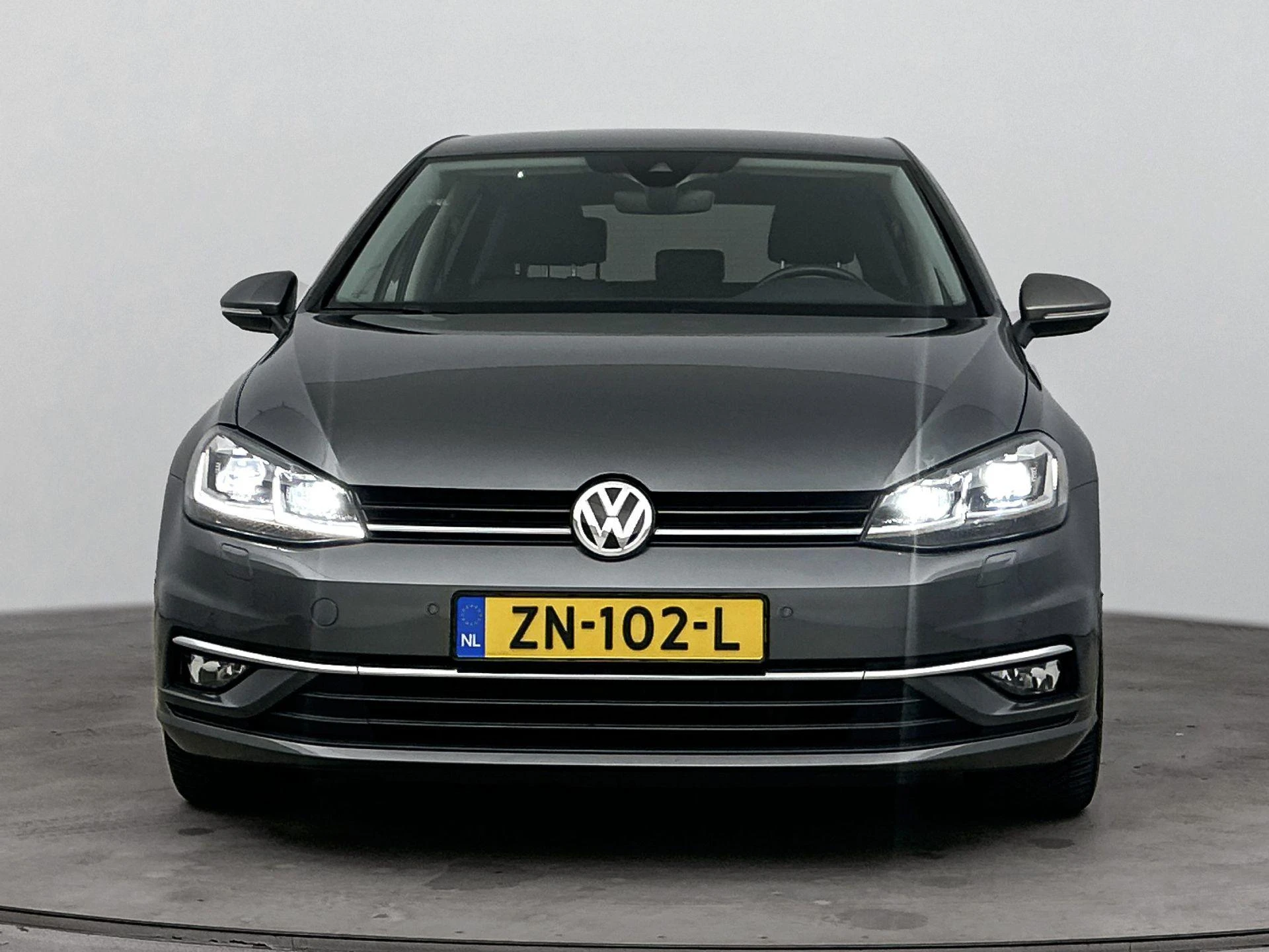 Volkswagen-Golf-image-4