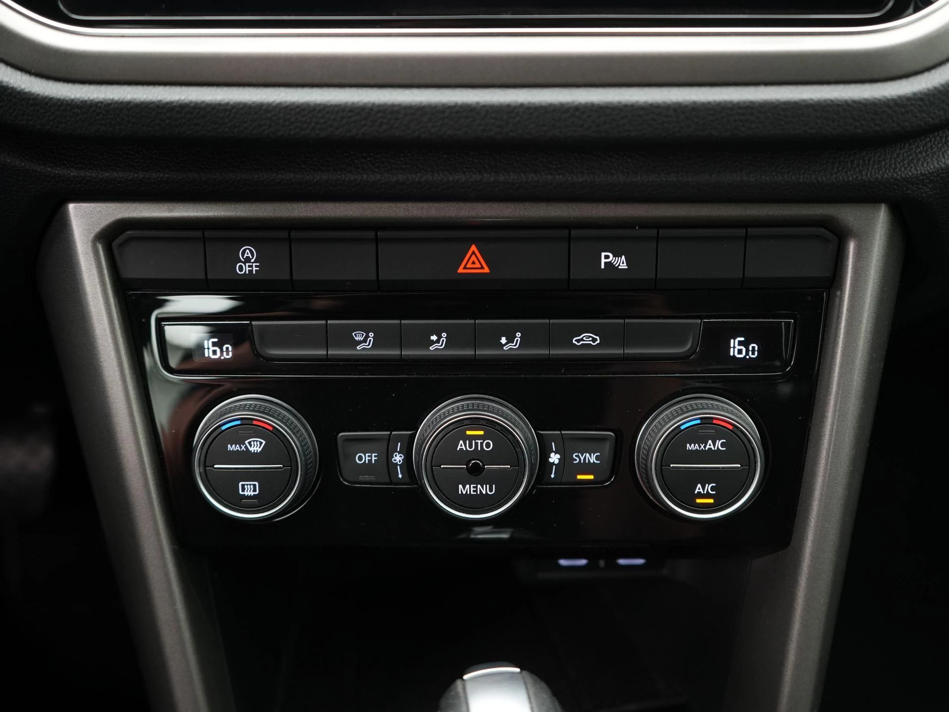 Volkswagen-T-Roc-image-19