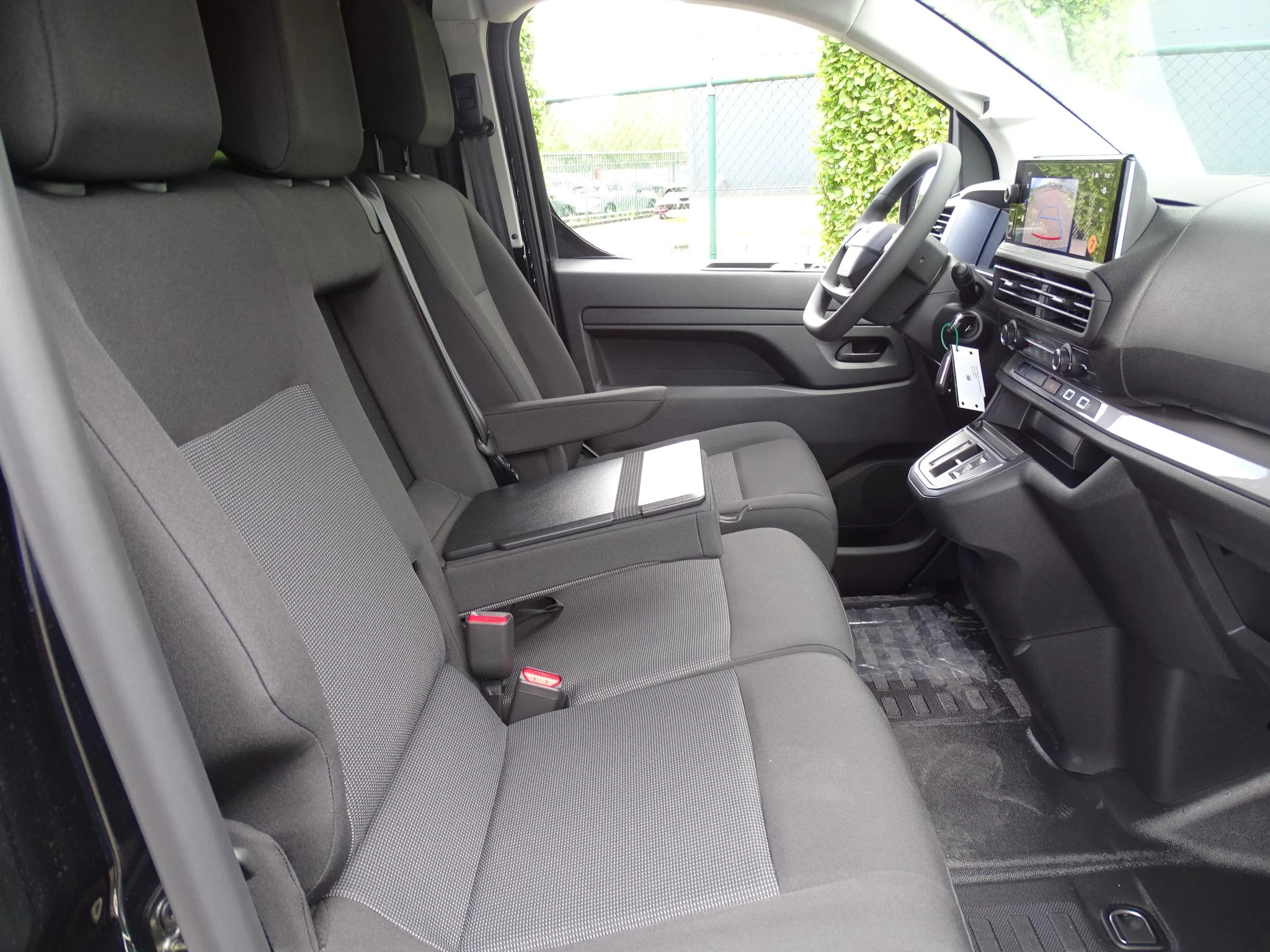 Opel-Vivaro-image-10