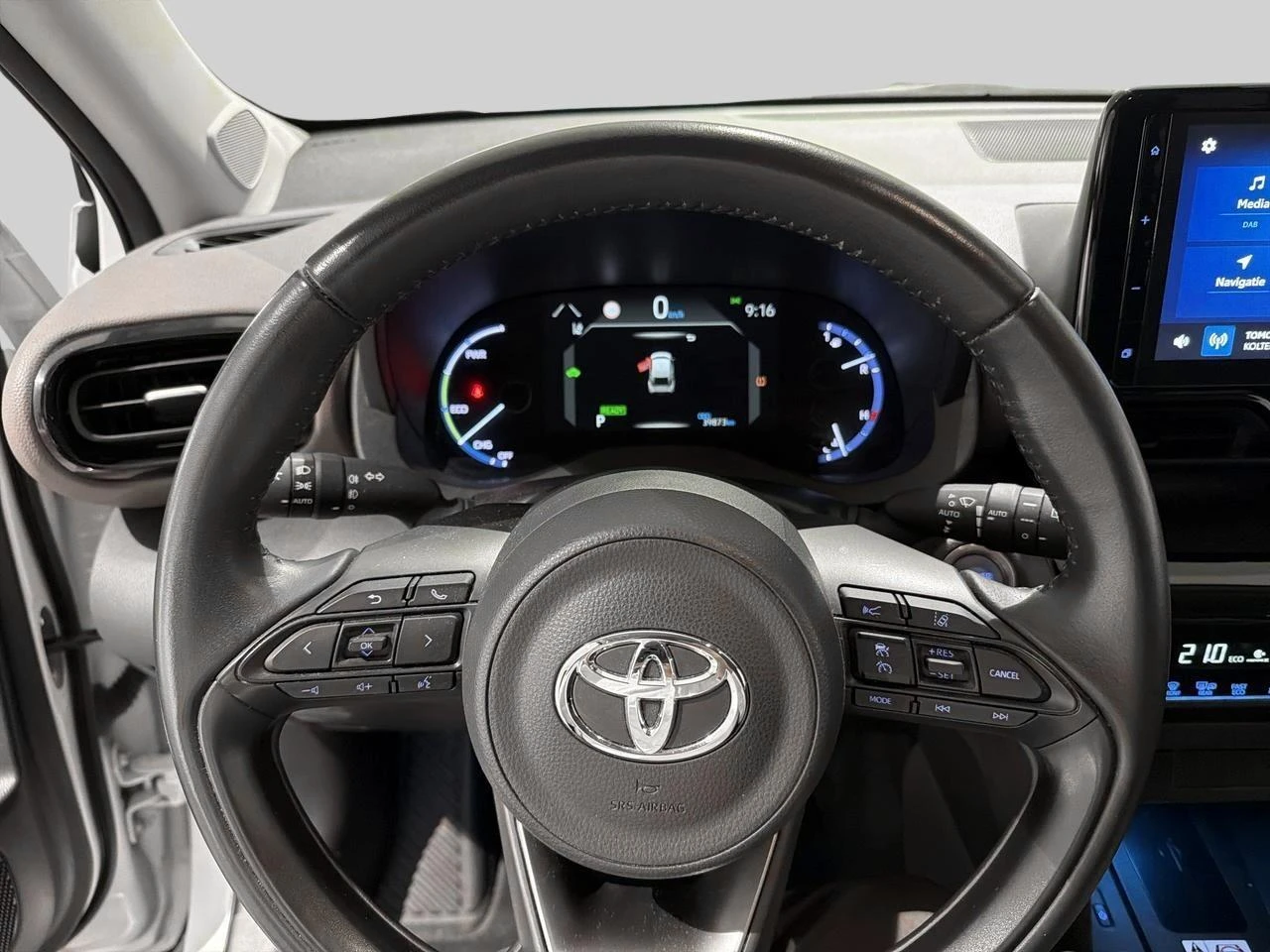 Toyota-Yaris Cross-image-9