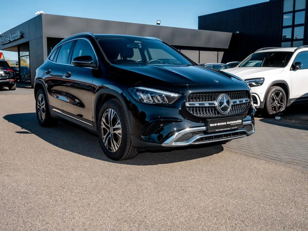 Mercedes-Benz-GLA 200 d-image-4