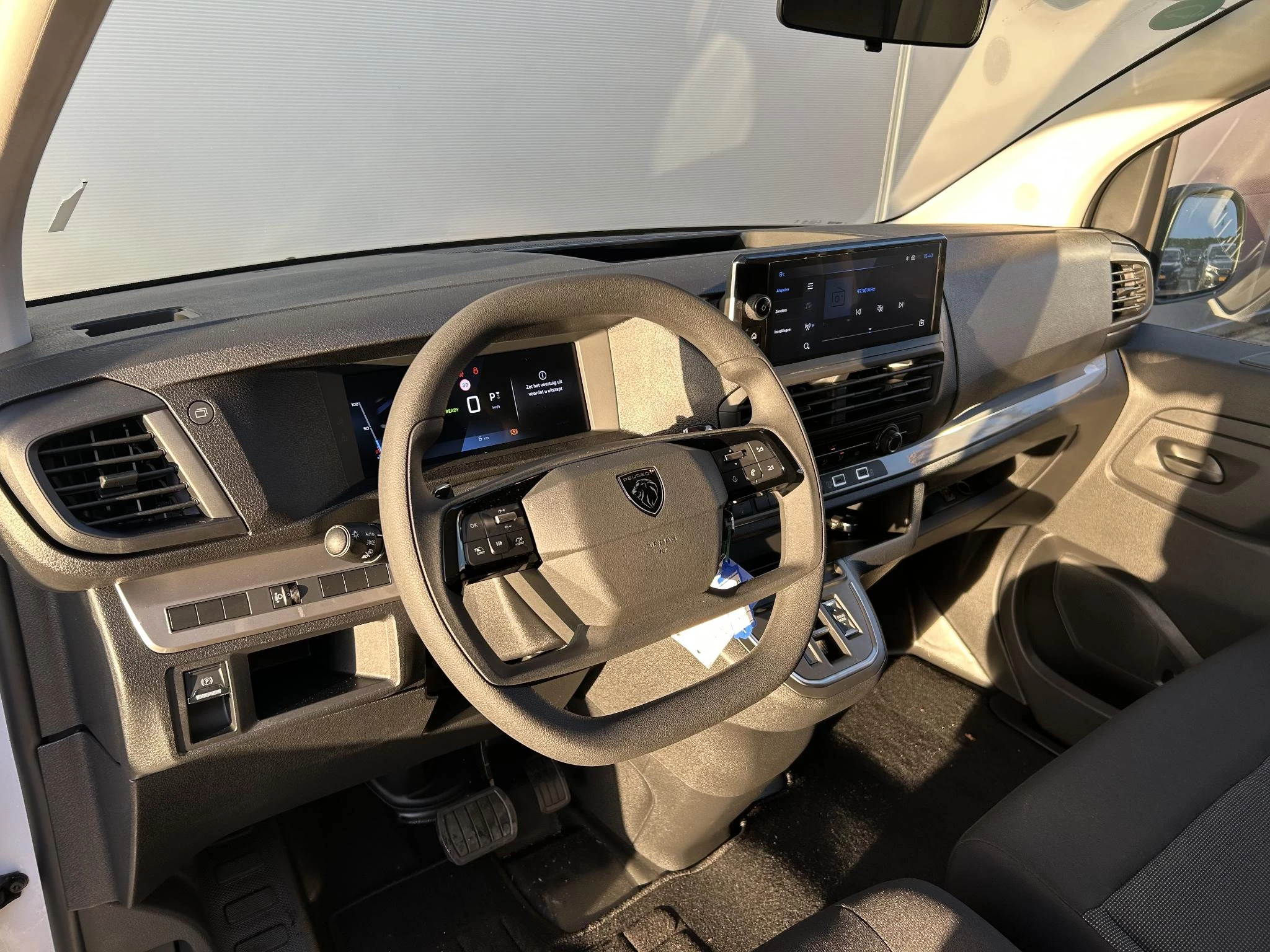 Peugeot-e-Expert-image-9