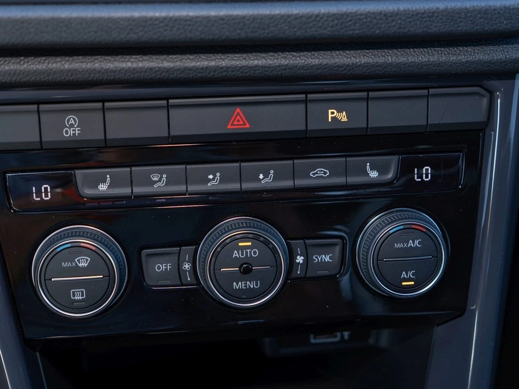 Volkswagen-T-Roc-image-13