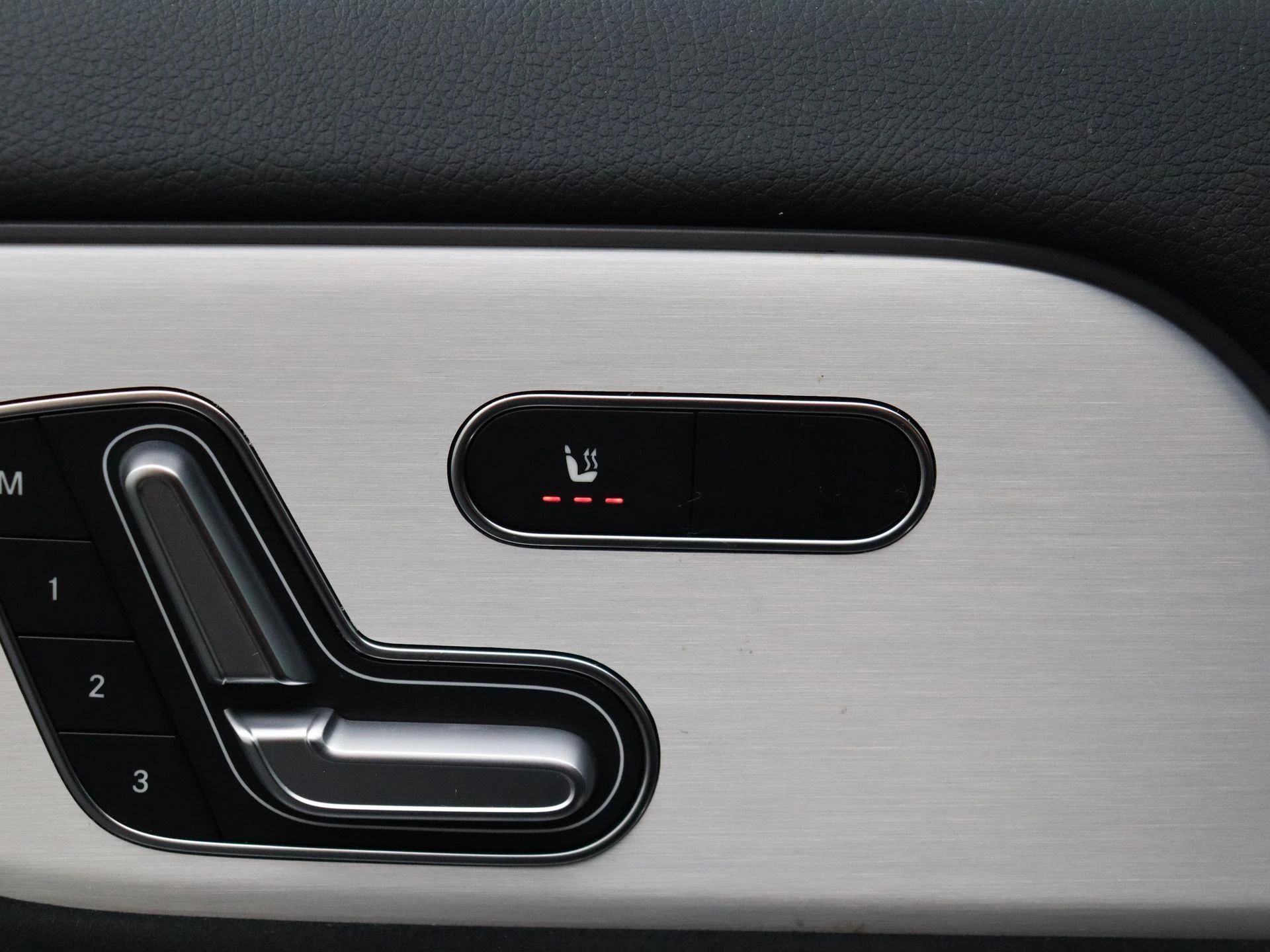 Mercedes-Benz-GLA-image-8