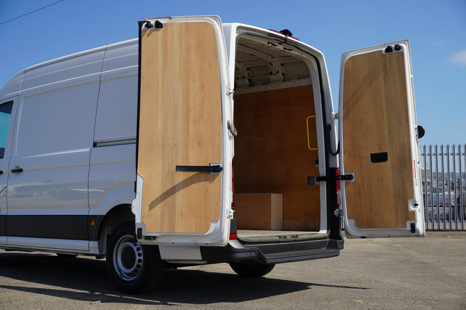 Volkswagen-Crafter-image-14