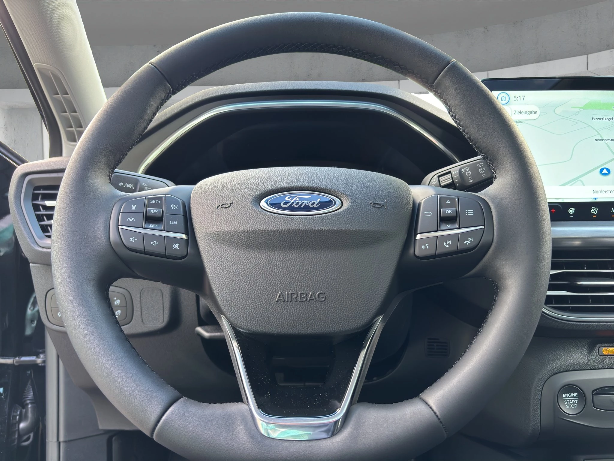 Ford Focus Titanium Edition Limousine Automatik & Panoramadach *HEZ Aktion Lieferung bis 30.06.2026*