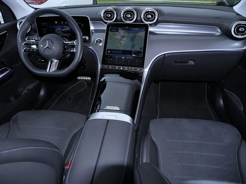 Mercedes-Benz-GLC 200-image-12