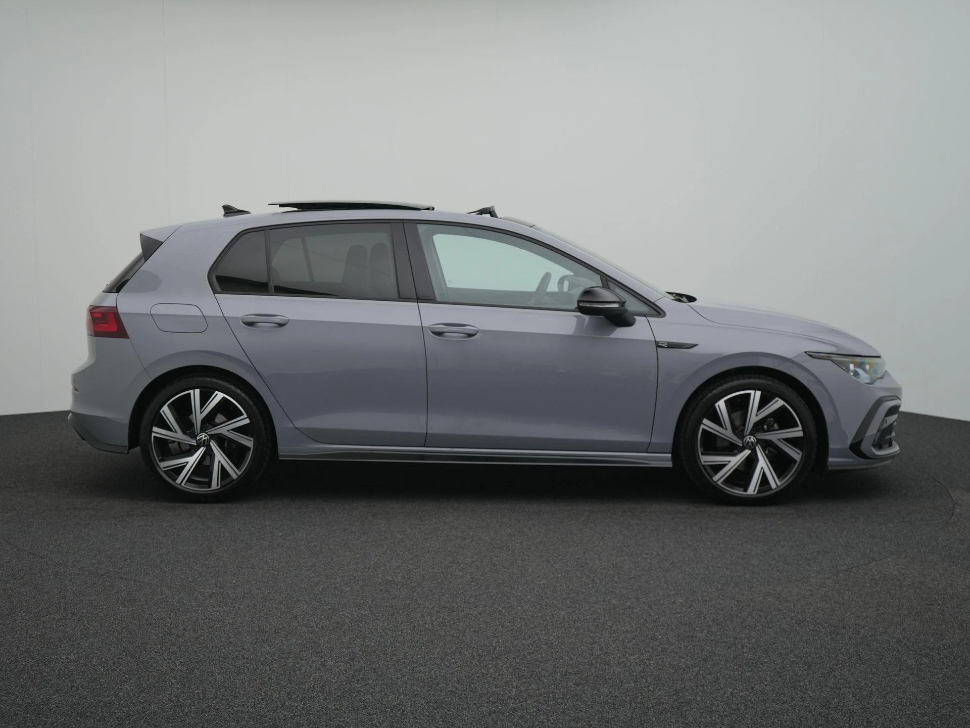 Volkswagen-Golf-image-5