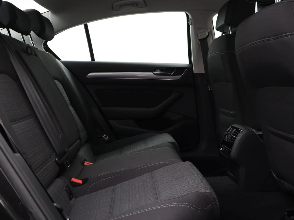 Volkswagen Passat Passat Style 'Business' 2.0TDI 122PK *AUTOMAAT*NAVI*CAMERA*ACC*PDC*APP*-CONNECT*...*