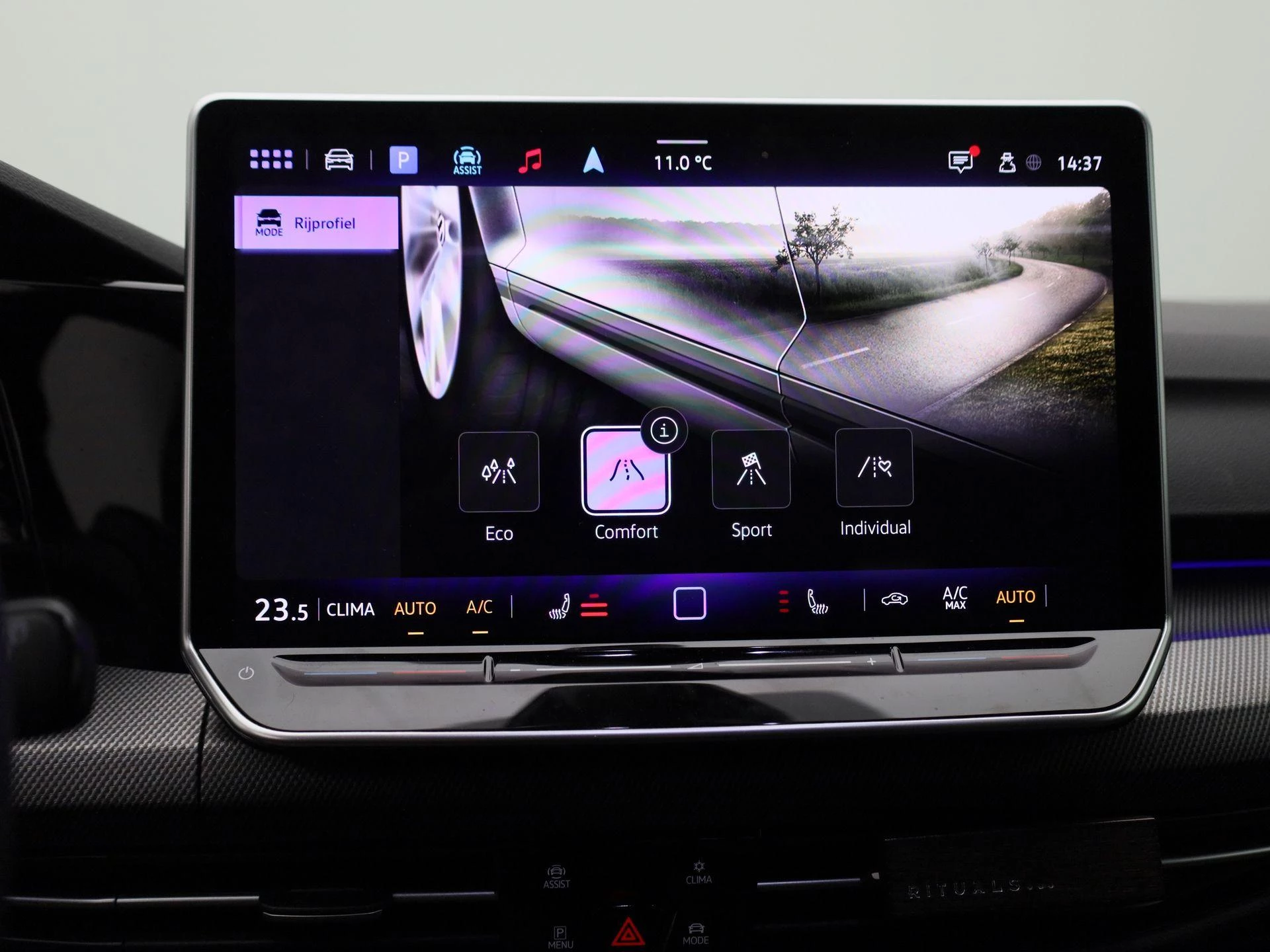 Volkswagen-Golf-image-26