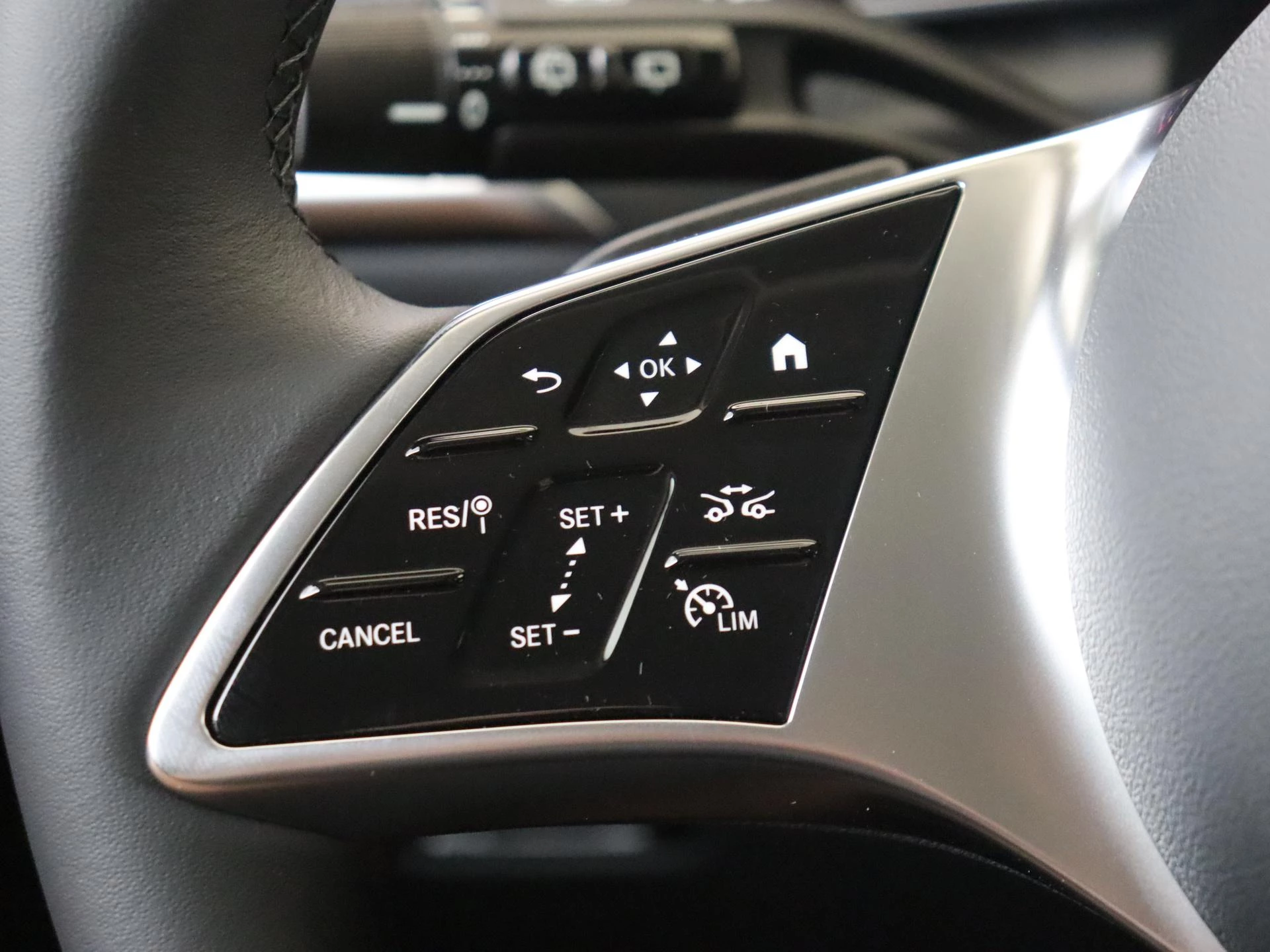 Mercedes-Benz-GLC-image-12