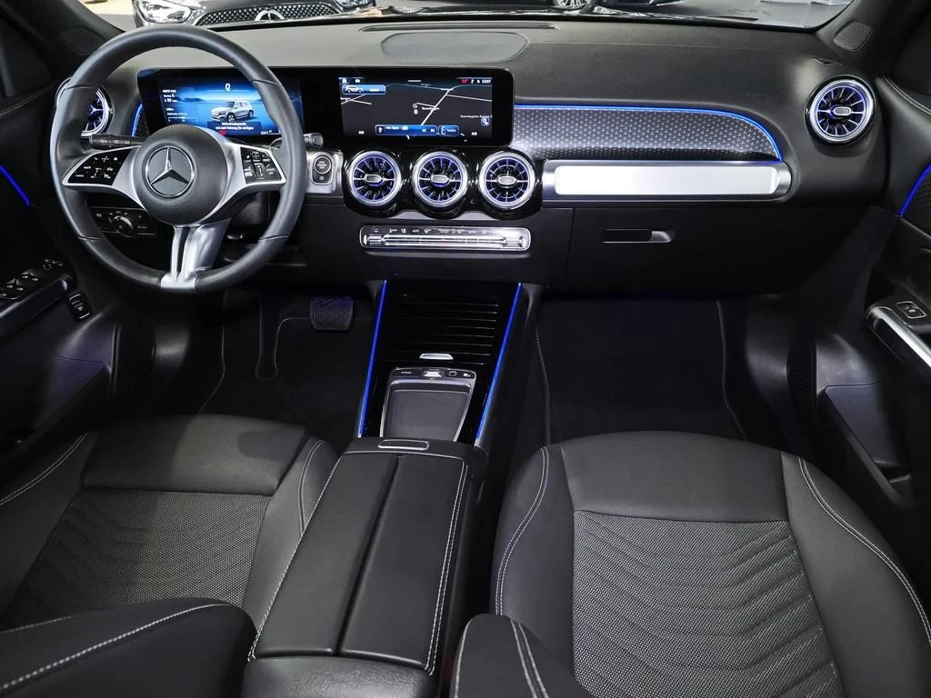Mercedes-Benz-GLB 200 d-image-13