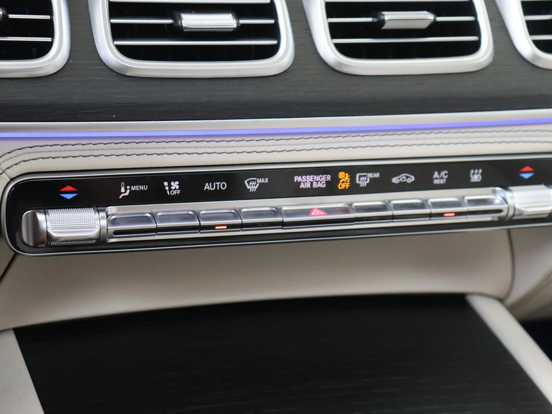 Mercedes-Benz-GLE-image-19