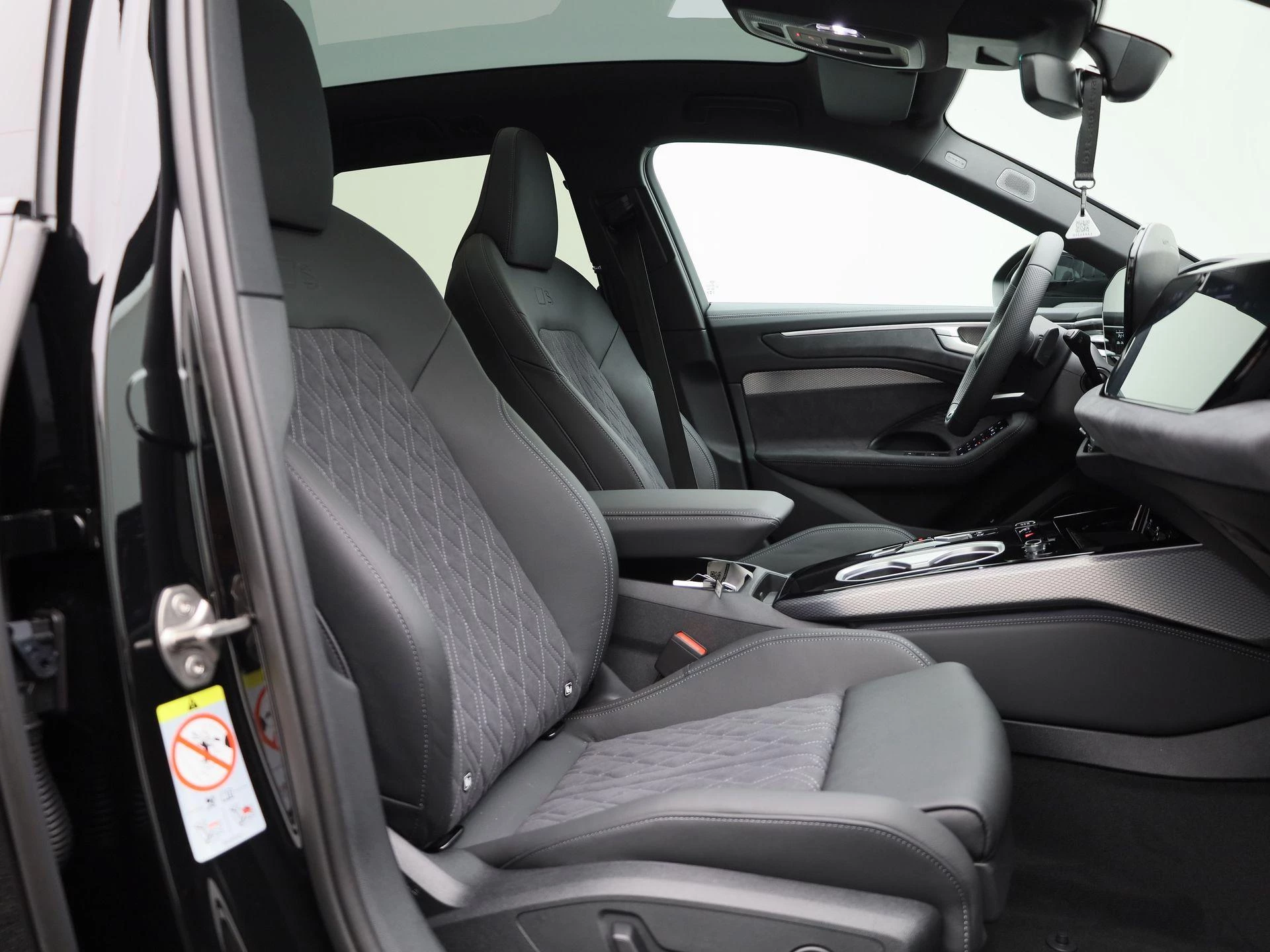 Audi A6 Avant 2.0 e-hybrid quattro S edition 299 PK