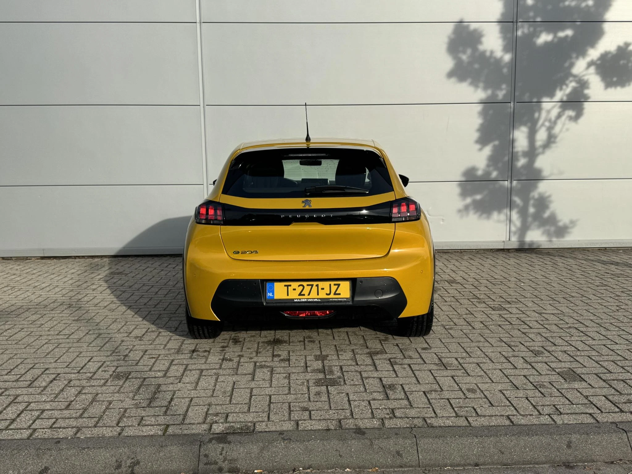 Peugeot e-208