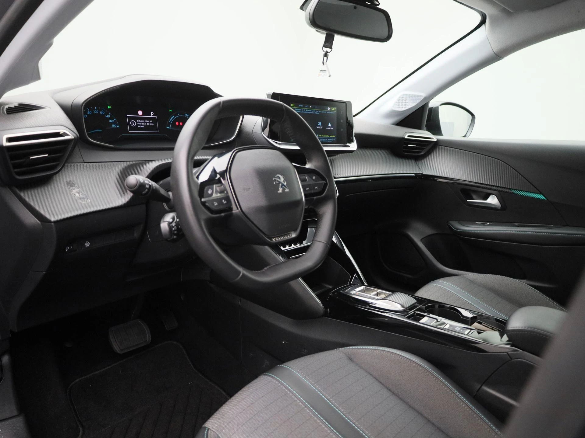 Peugeot e-208 - 28