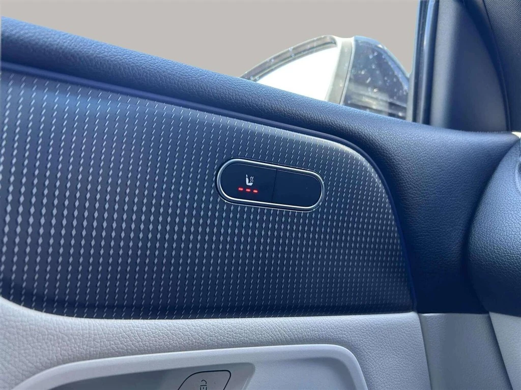 Mercedes-Benz-EQB-image-10