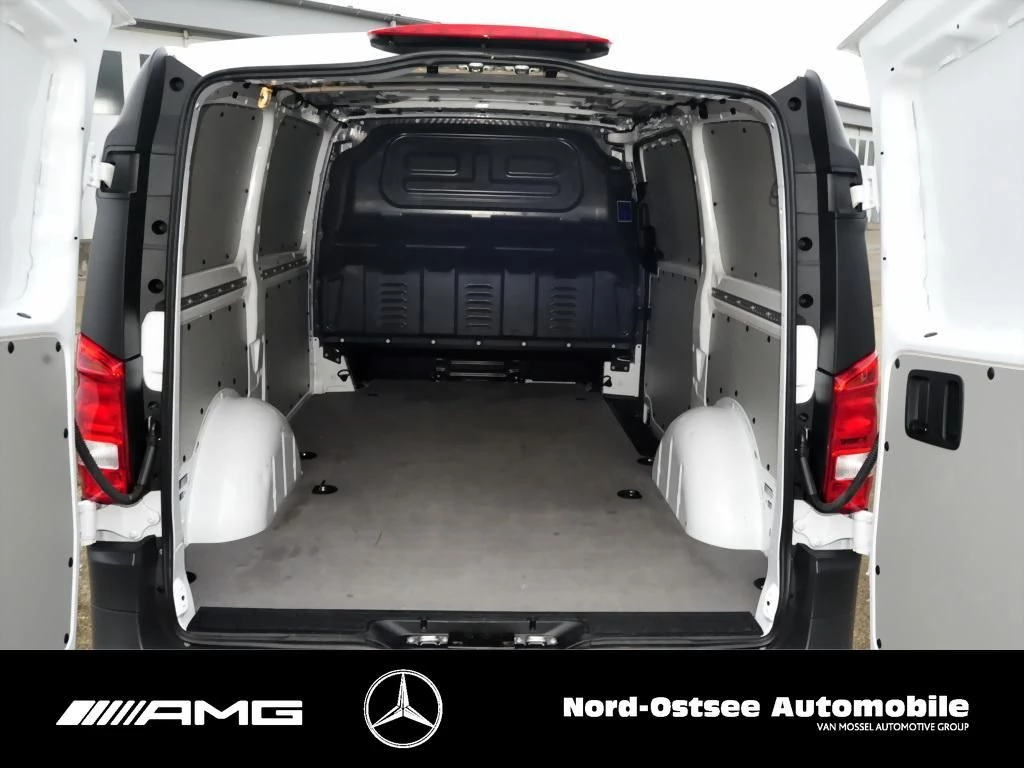 Mercedes-Benz-Vito-image-12