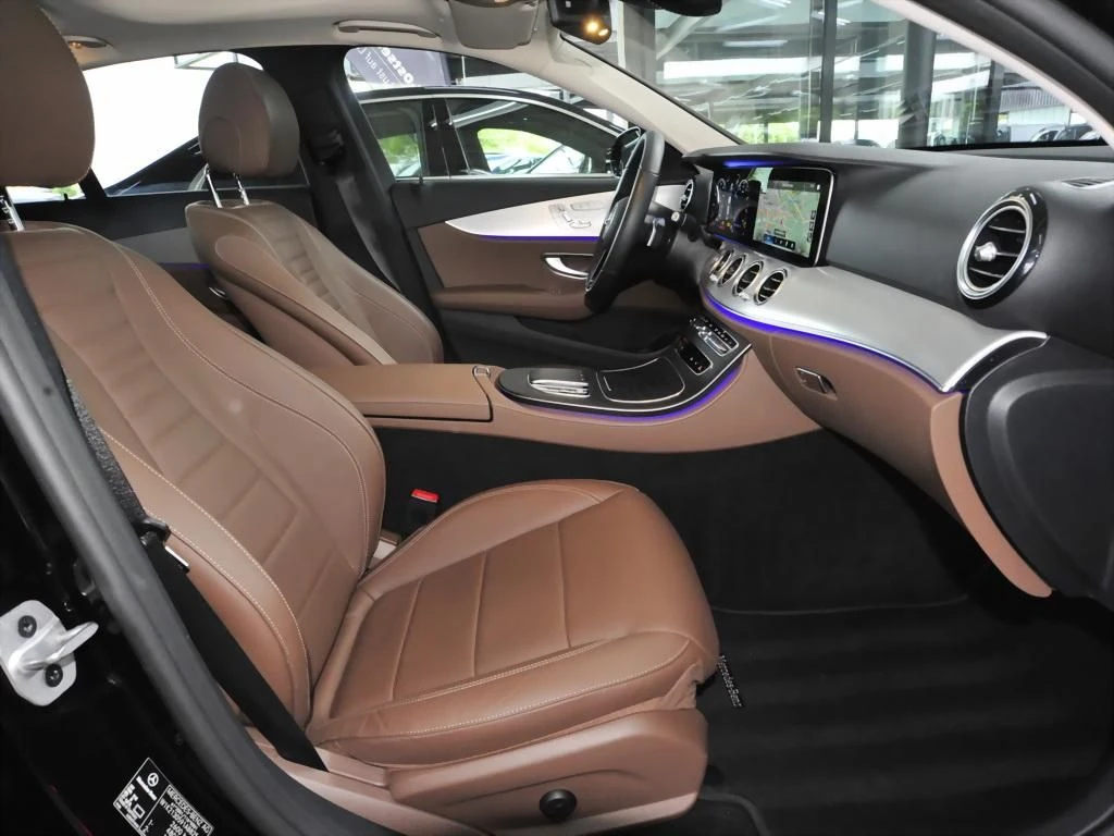 Mercedes-Benz-E-Klasse 450-image-11