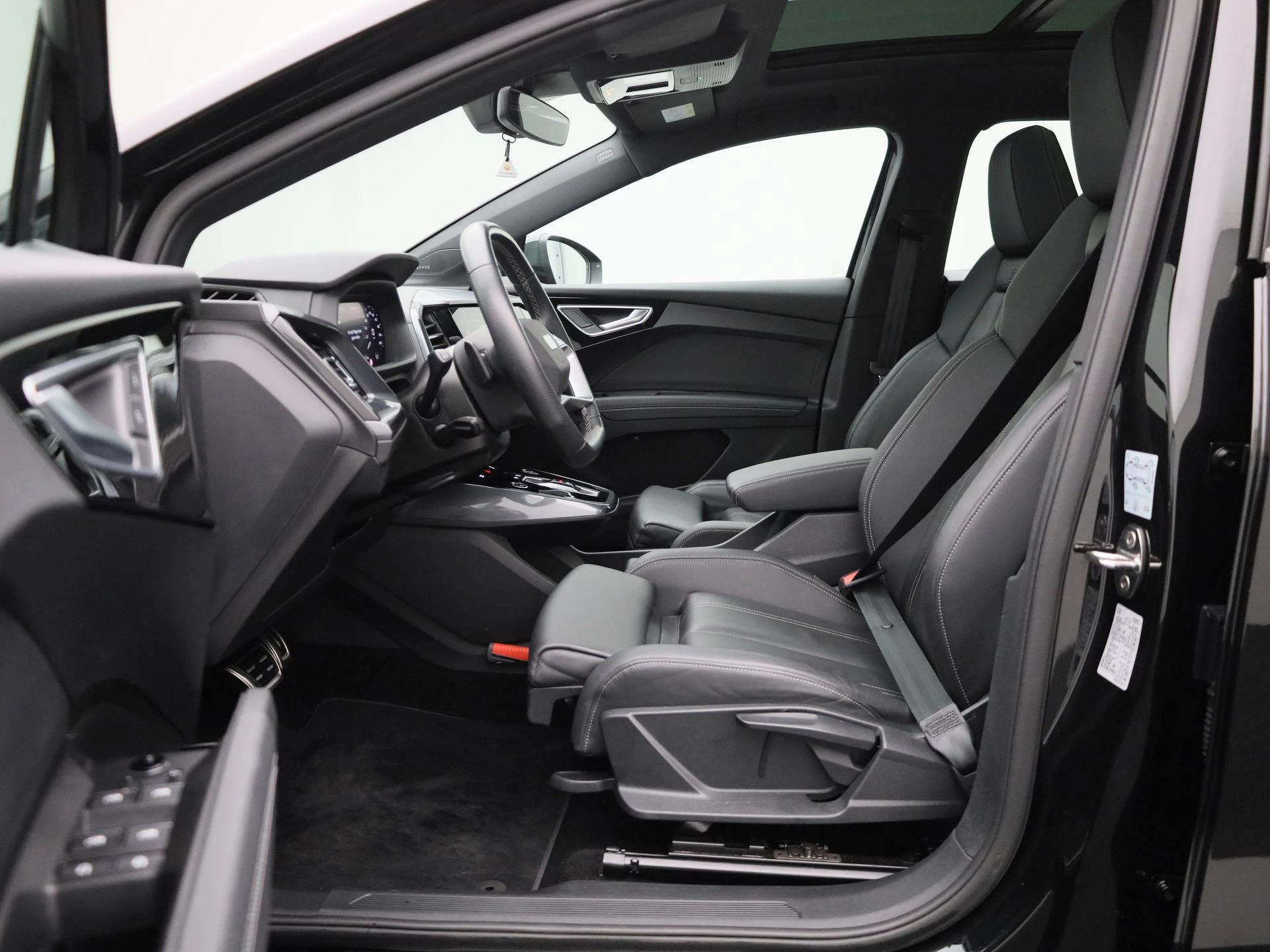 Audi-Q4 e-tron-image-10