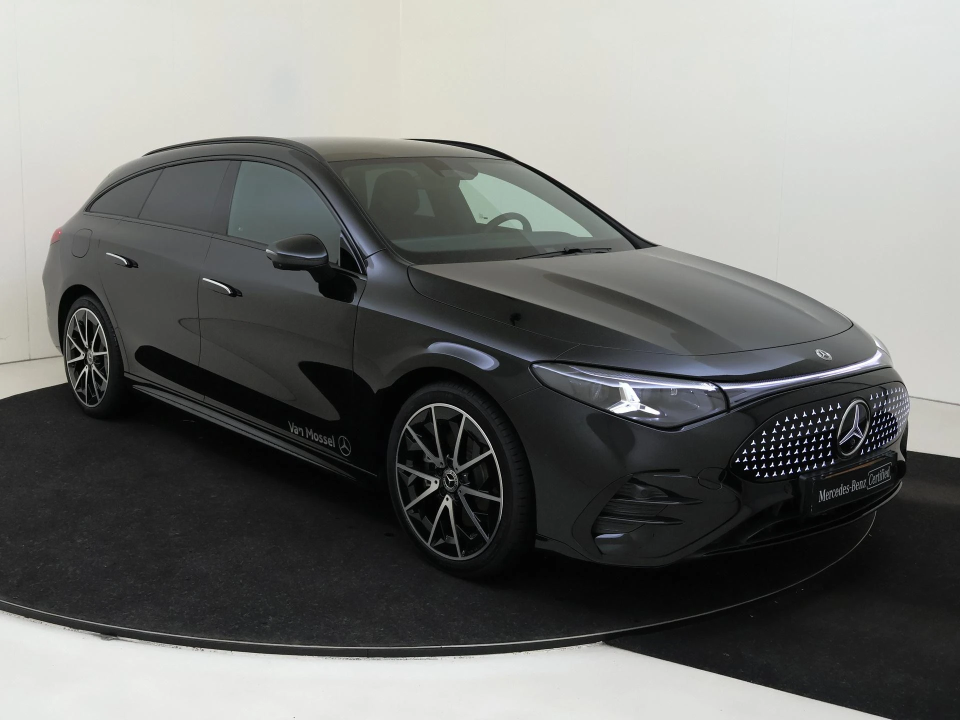 Mercedes-Benz-CLA-image-1