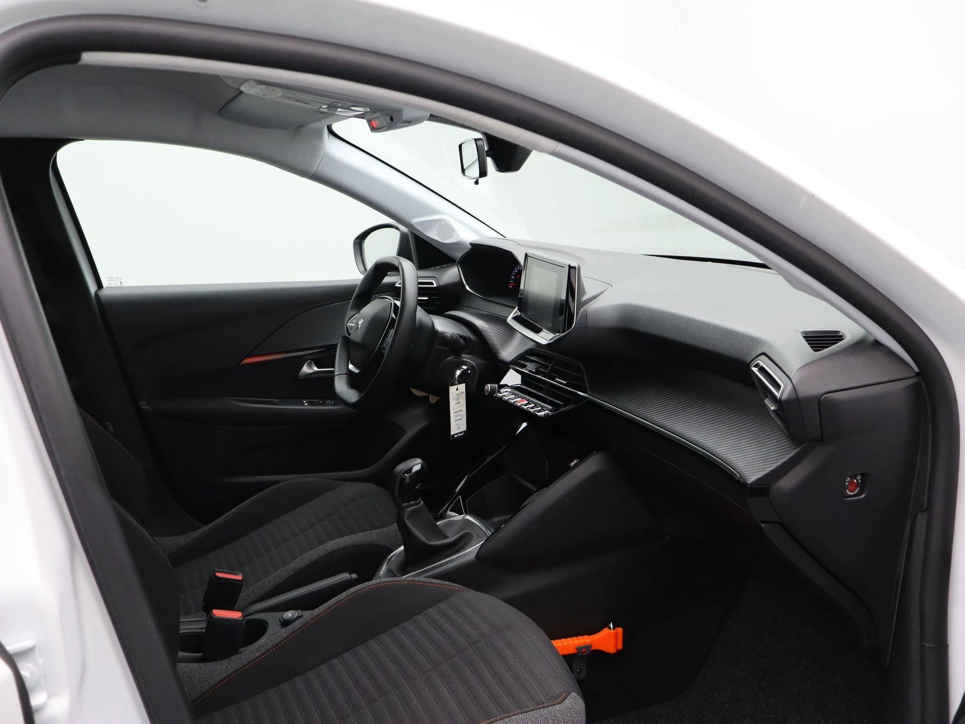 Peugeot-208-image-25