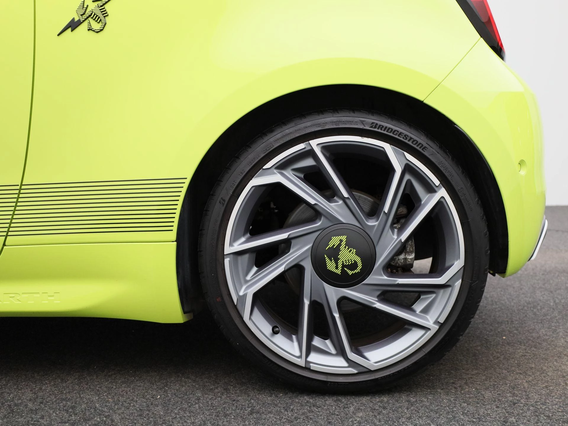 Abarth-500C-image-12