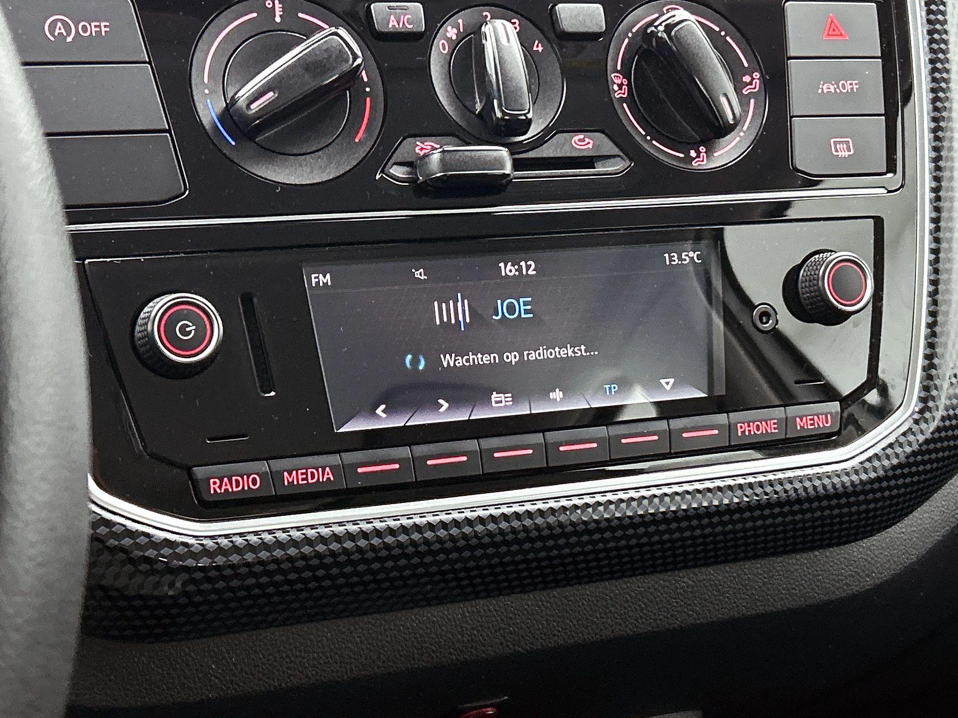 Volkswagen-up!-image-5