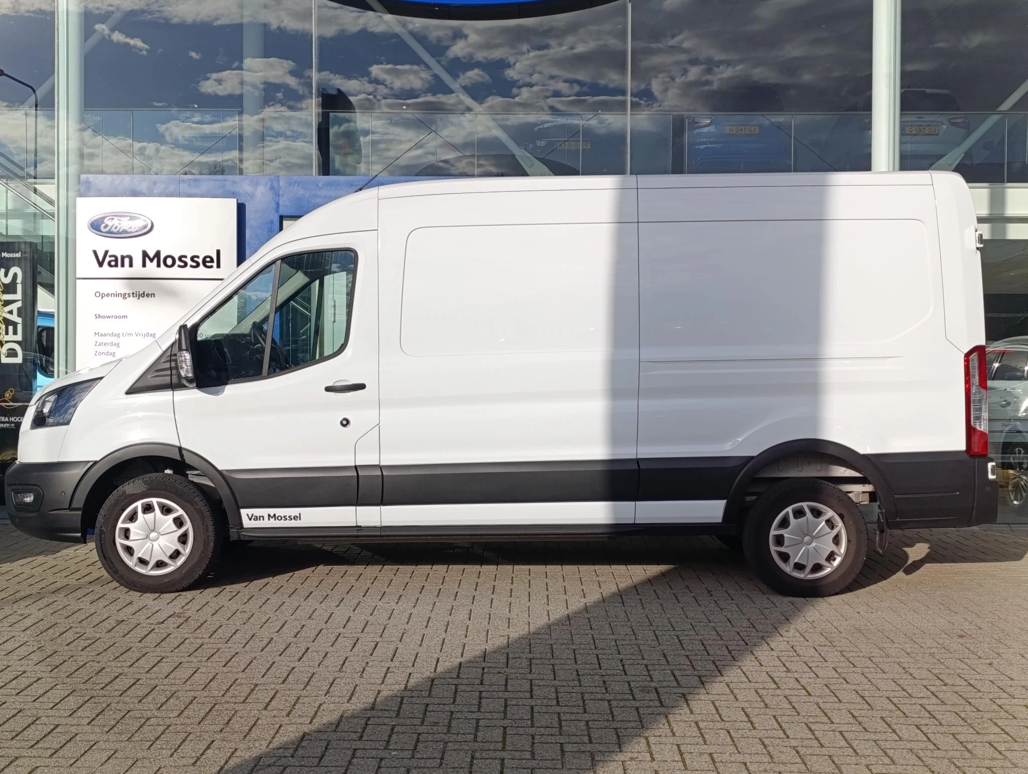 Ford-E-Transit-image-23