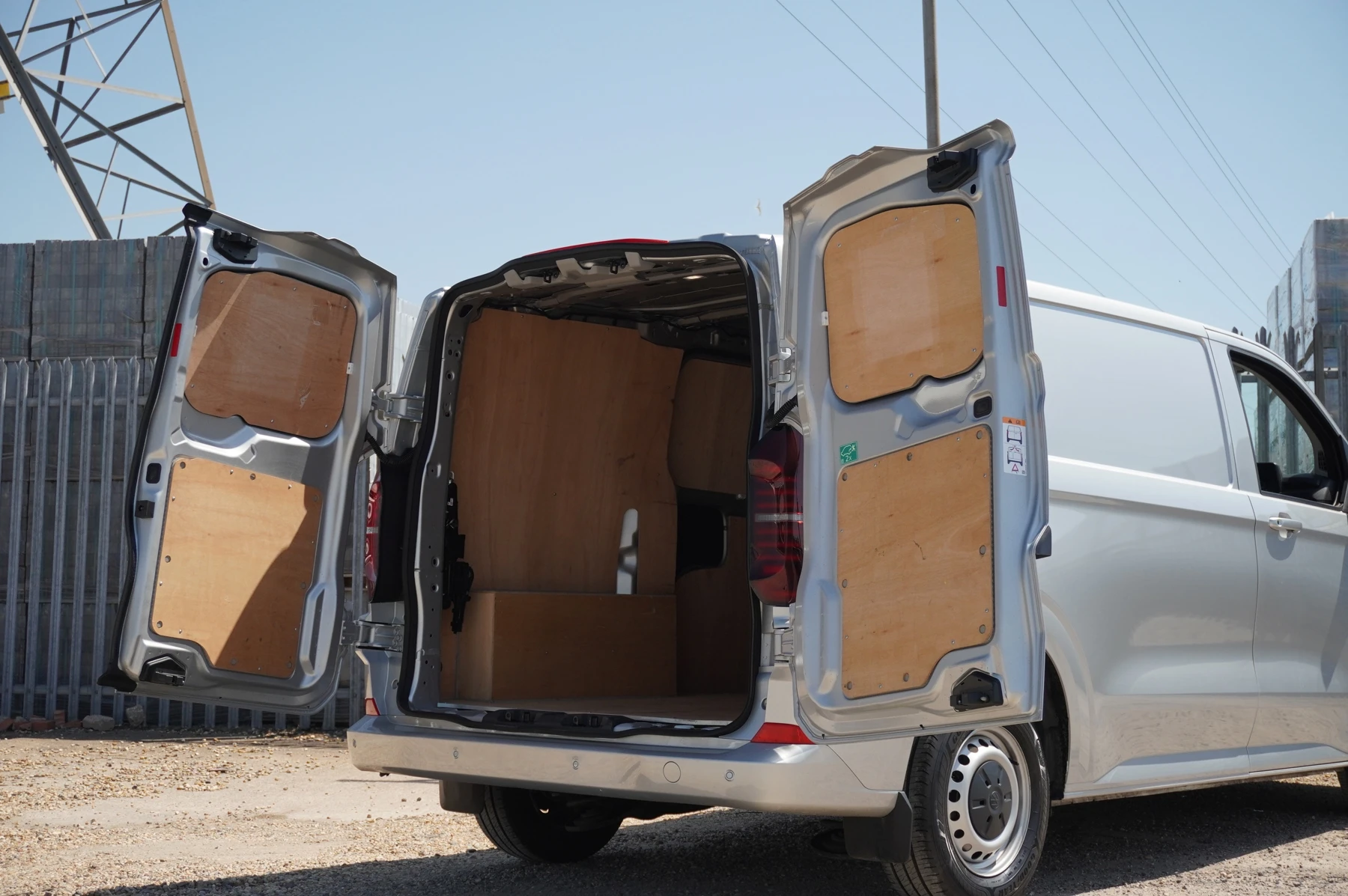 Volkswagen-Transporter-image-22