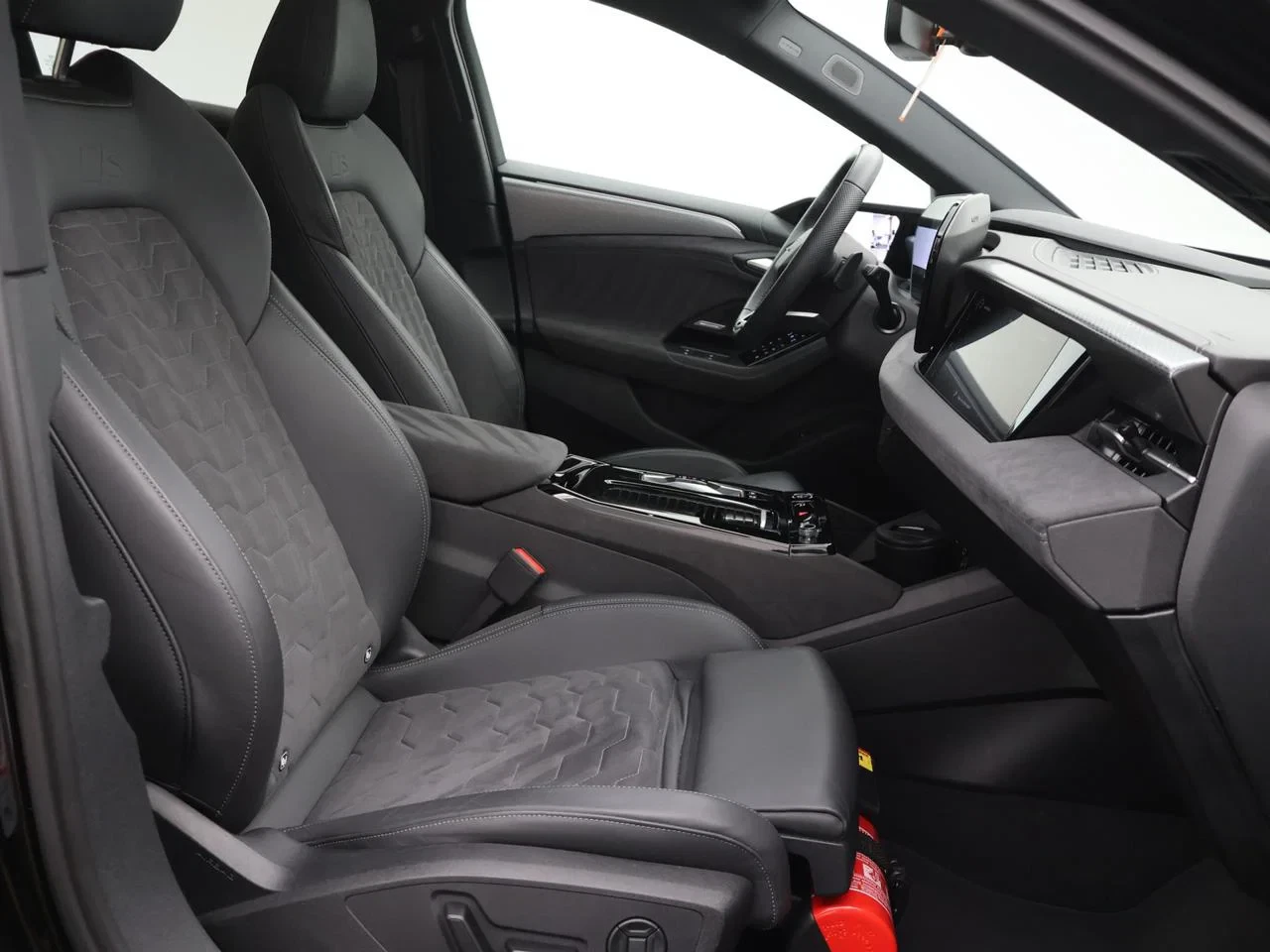 Audi-A6 Avant e-tron-image-21