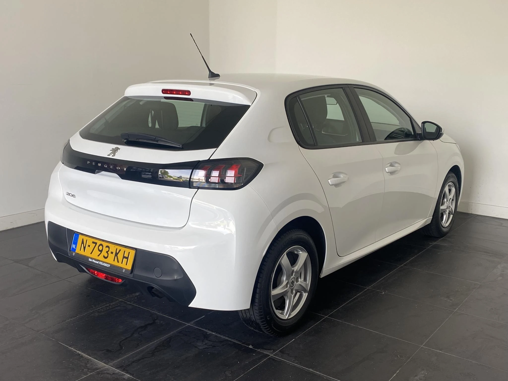 Peugeot-208-image-1