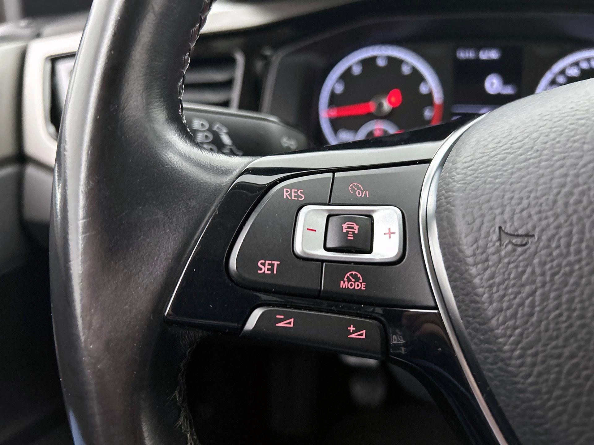 Volkswagen-Polo-image-5