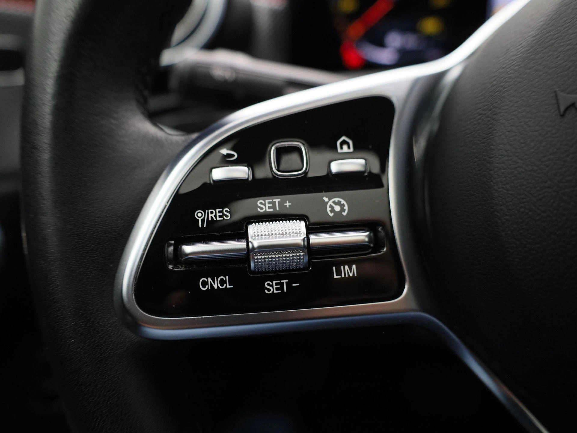 Mercedes-Benz-CLA-image-18