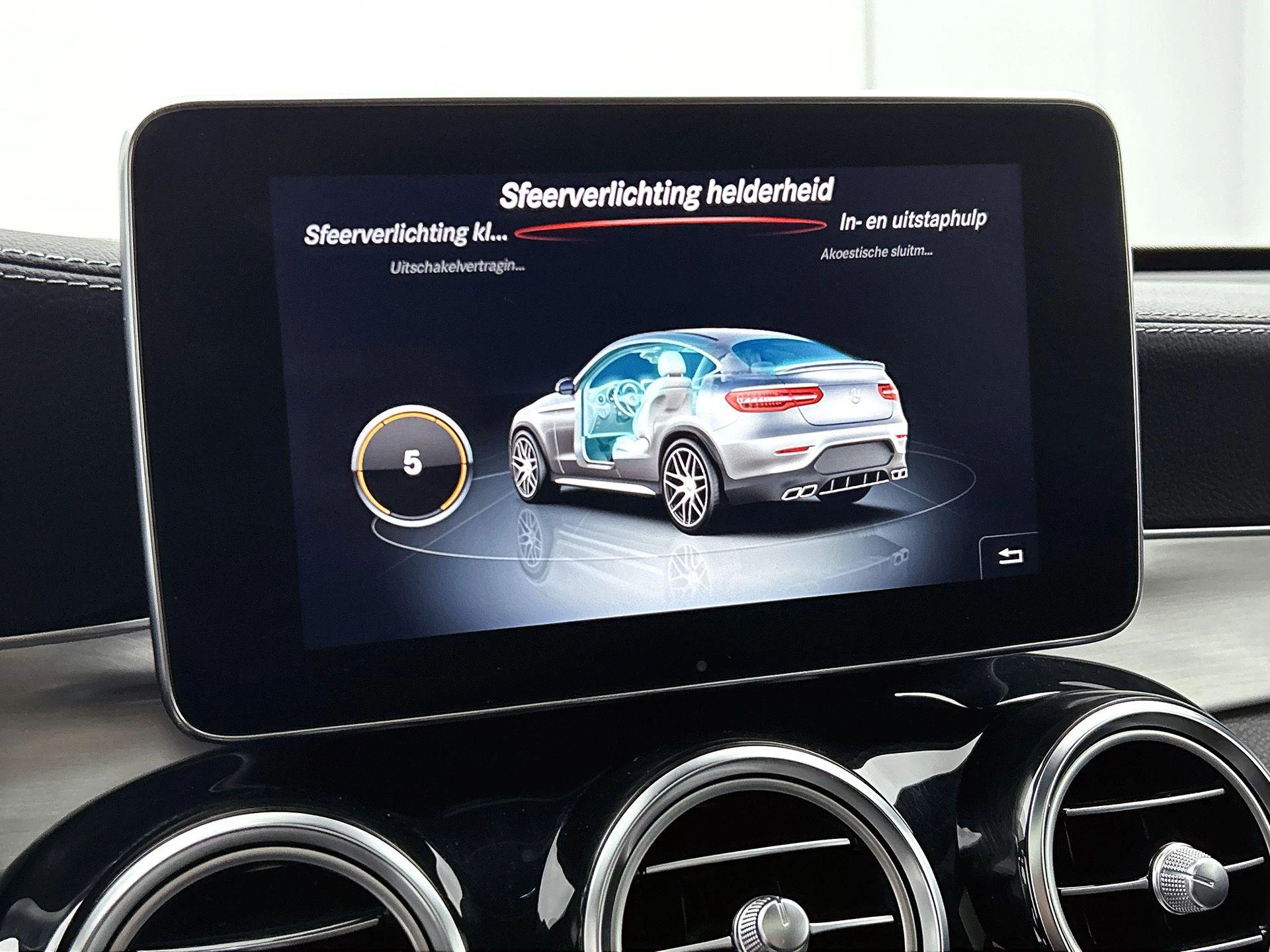 Mercedes-Benz-GLC-image-11