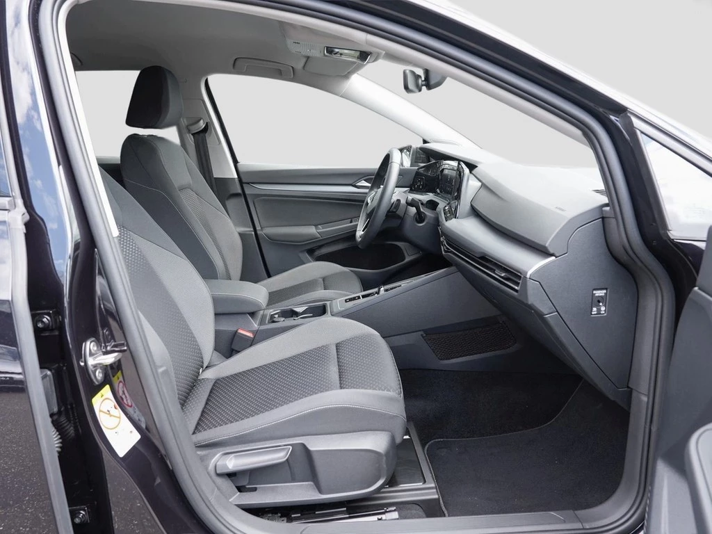 Volkswagen Golf VIII 1.5 eTSI DSG Active Navi/RFK/LED