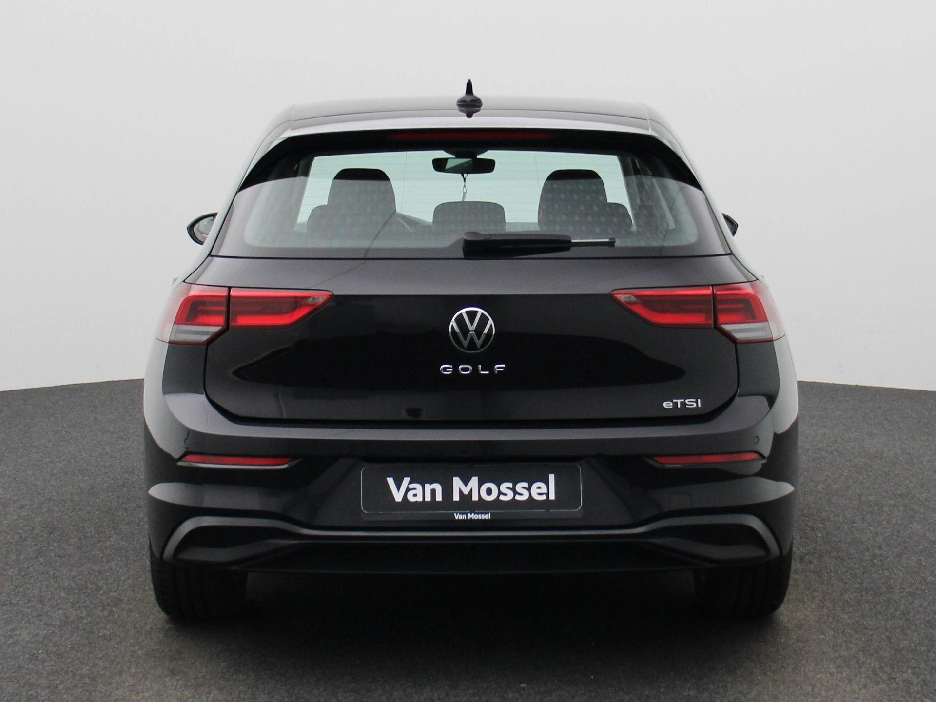 Volkswagen-Golf-image-4