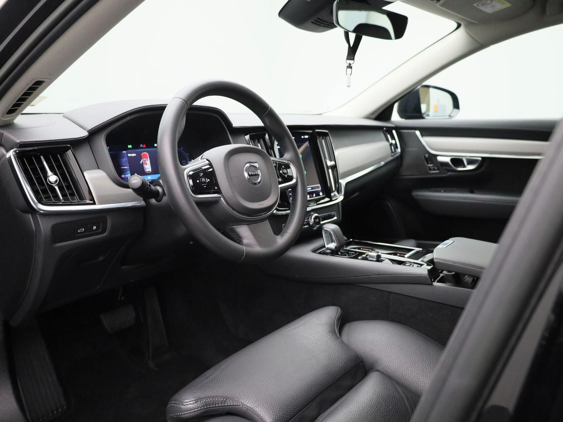Volvo-V90-image-34
