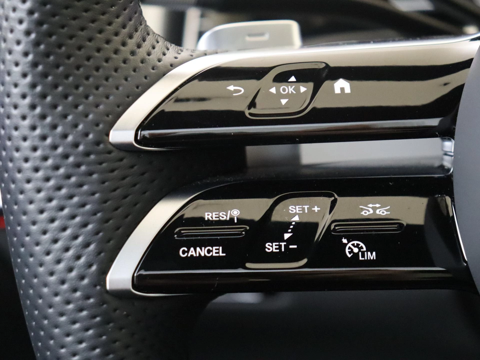 Mercedes-Benz-S-Klasse-image-13