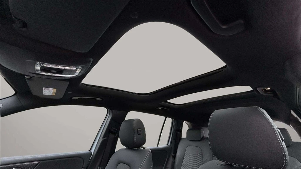 Mercedes-Benz-EQB-image-13