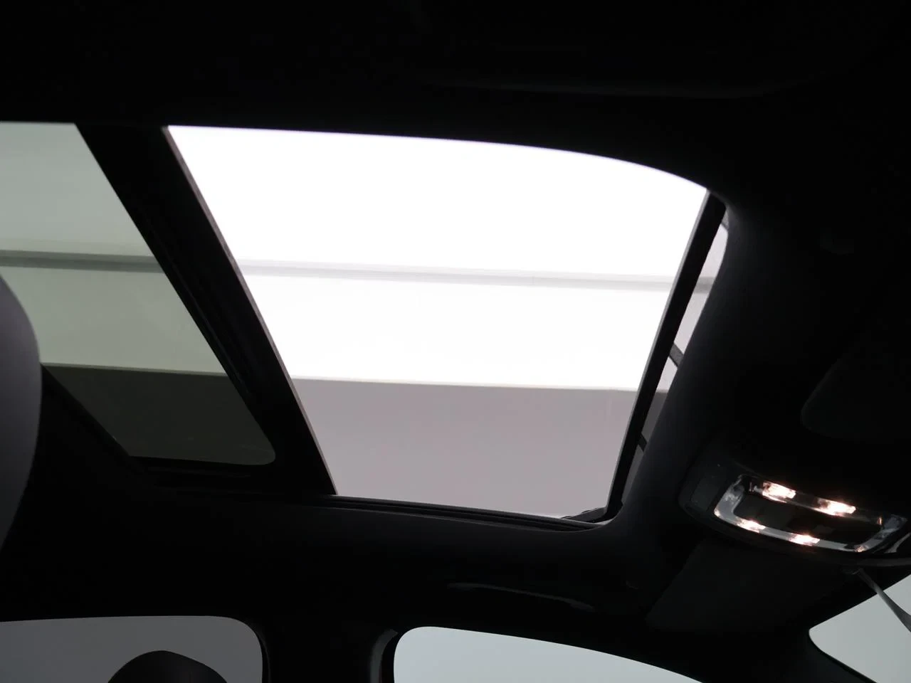 Mercedes-Benz-GLA-image-9