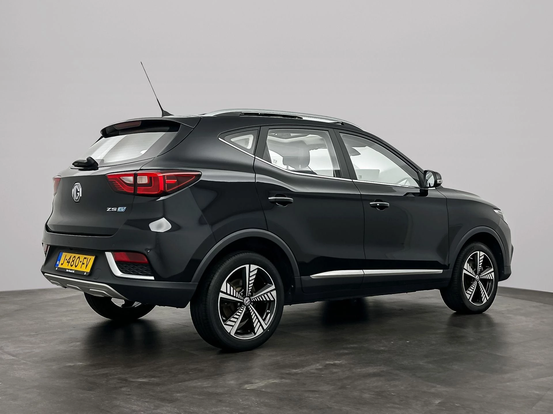 MG-ZS EV-image-3