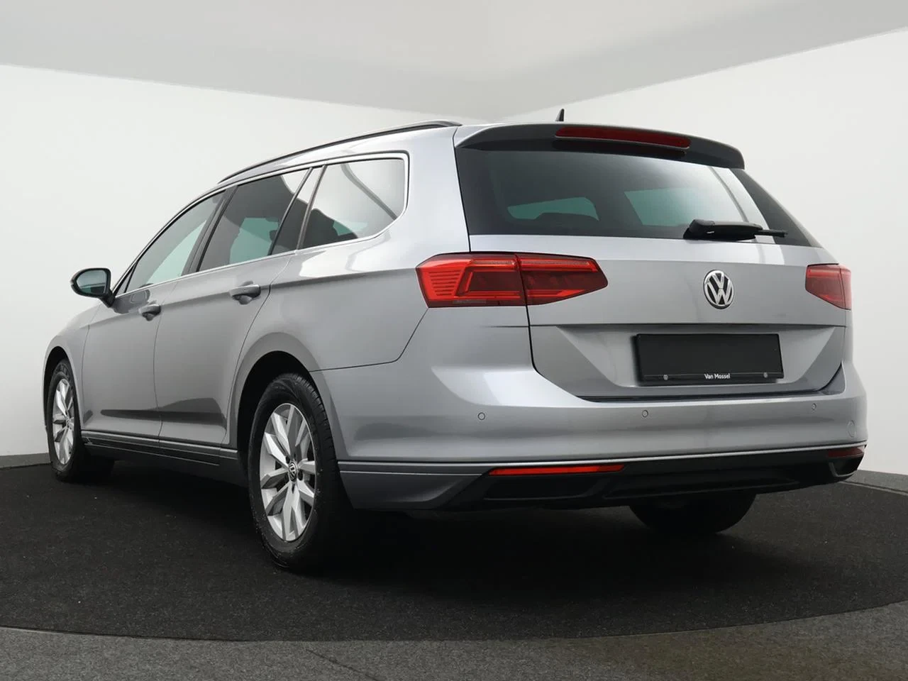 Volkswagen-Passat-image-8